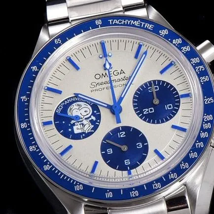 top-tier watch Omega men's white dial Snoopy series steel bracelet watch clasp picture