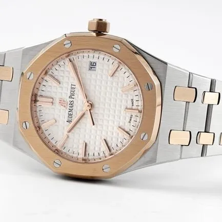 8F factory top-tier replicaAudemars Piguetsuper watch women's white dialsteel bracelet34mm Royal Oakautomatic movement watch front view