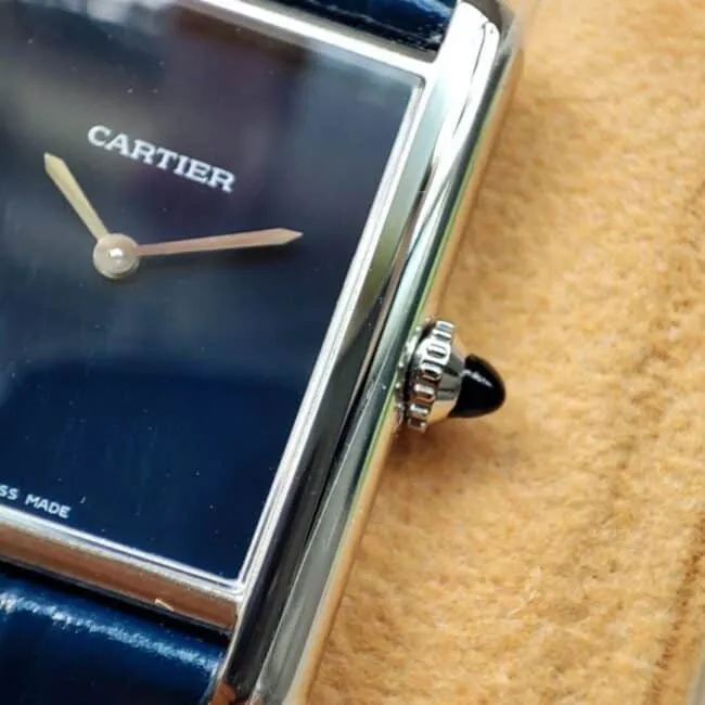 top-tier replicak11blue dialCartierTant Must, a model of elegant style, front view