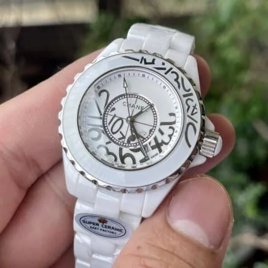 Top-tier replicaEASTChanelJ12 series ladies watch bottom cover picture