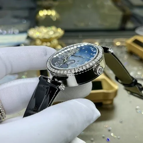 Top-tier watch Van Cleef & Arpels ladies blue dial black belt fairy series leather strap watch side view