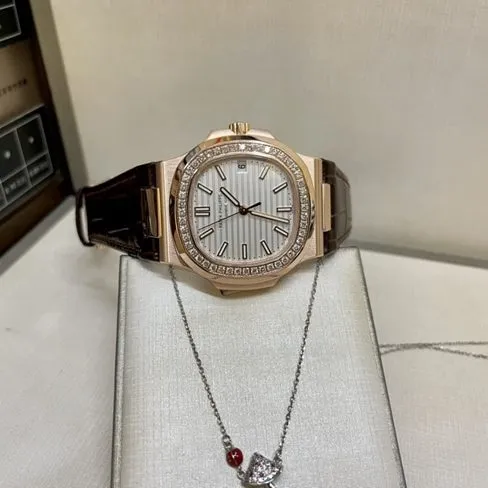 Patek Philippetop-tier watch men's white dial brown belt Nautilus series watch side view