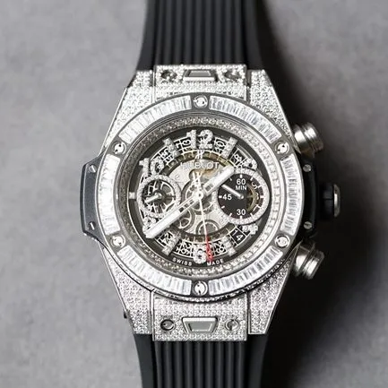 top-tier replicaHublot super A watch men's white dialrubber strapv2 version mechanical BigBang big bang series watch front view