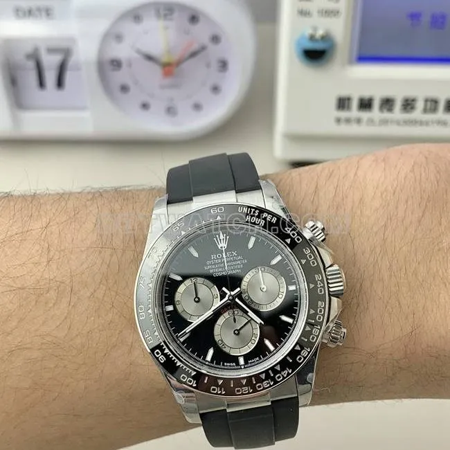collectible watch RolexQF factory Daytonablack dial4131 mechanical rubber braceletfront live photo