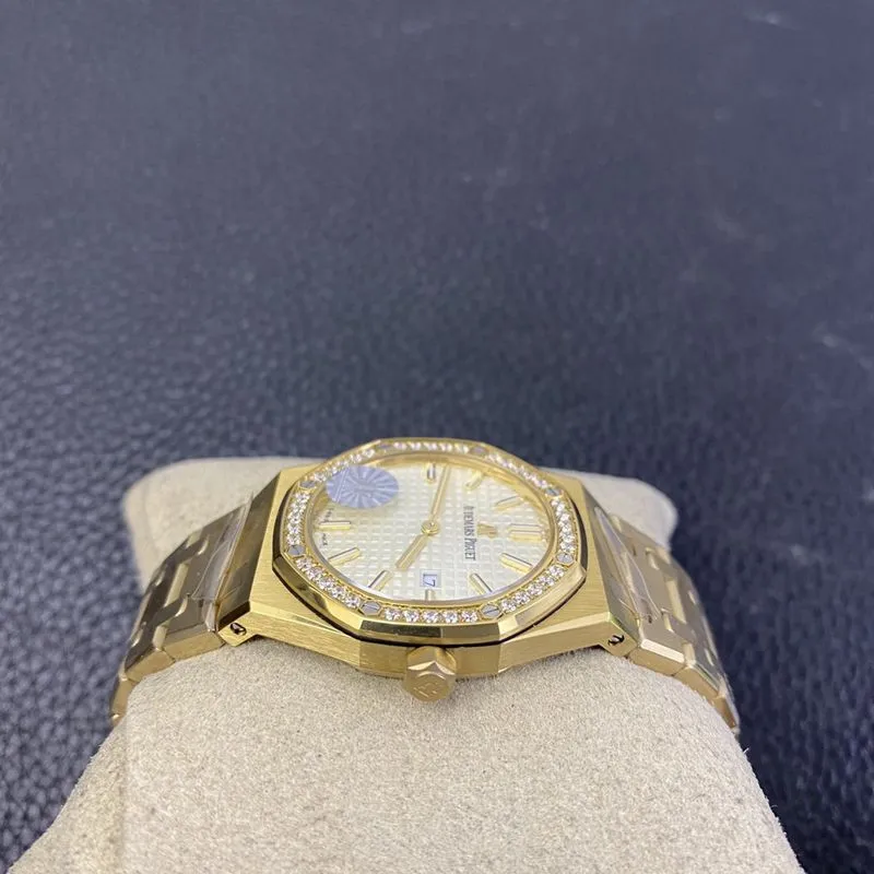 Audemars Piguetreplica watch women's Royal Oak67650 series yellow gold white dial watch front view