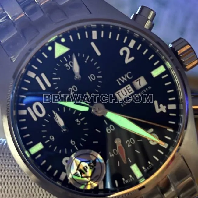 1:1replica watch APS factory pilot IWCblack dialchronograph41mmfront live photo