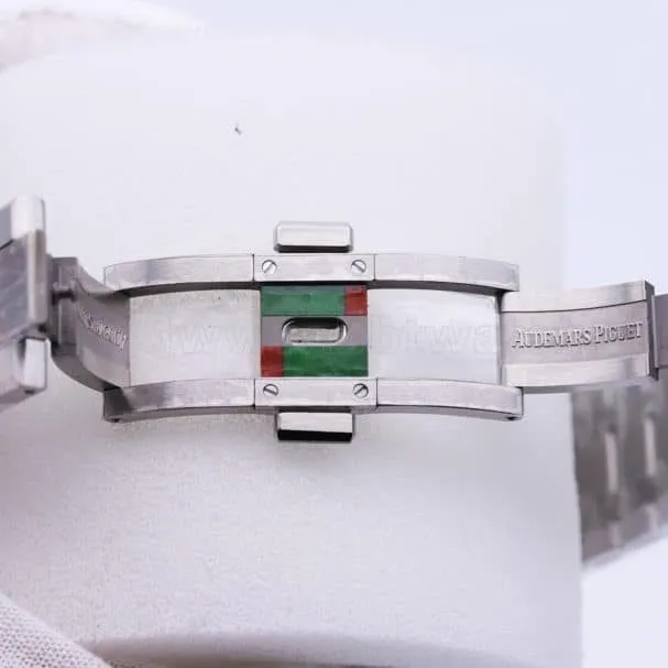 Audemars Piguet Royal Oak 15500 Review - The New Generation 15400's Tough Masculine Watch Strap Pictures