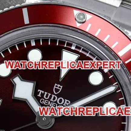 top-tier watch ZF Factory Biwan Tudor dark red dial steel braceletfront live photo