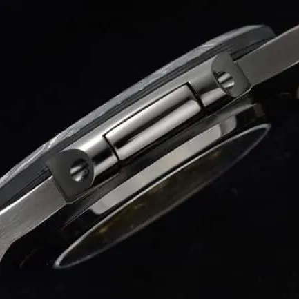The aesthetic presentation of Patek Philippe Nautilus5711 carbon fiber is reshaped by DiW to produce a watch front view