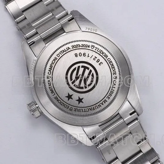 Tudor collectible watch ZF Factory Biwan smoked blue dial41mmsteel bracelet model front live photo