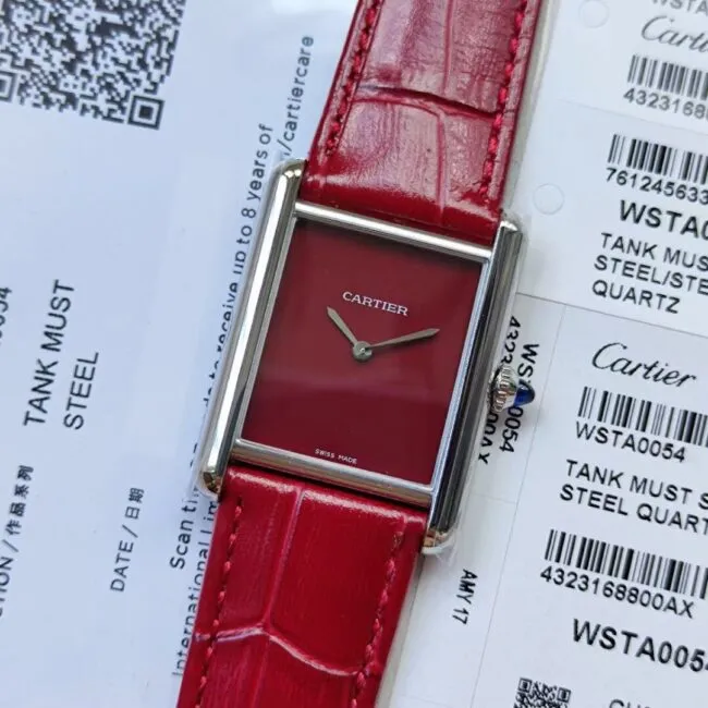 Front view of the new Cartier tank, a model of elegant style from a major manufacturer, high-quality replicak11
