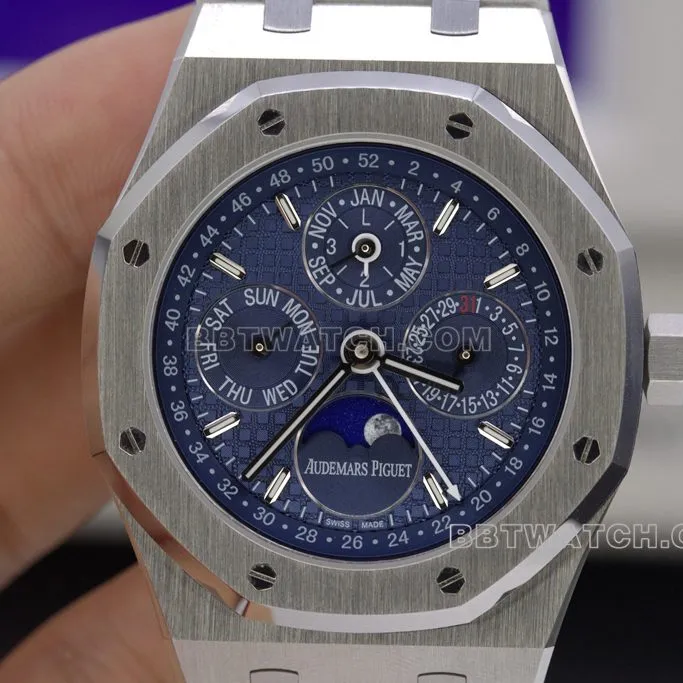 Audemars Piguettop-tier1:1replica watch BBR Royal Oak series 26574ST.OO.1220ST.03blue dial side crown