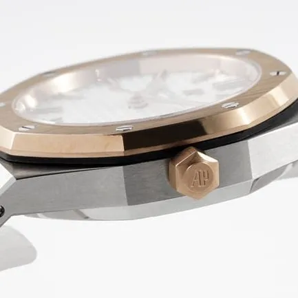 8F factory top-tier replicaAudemars Piguetsuper watch women's white dialsteel bracelet34mm Royal Oakautomatic movement watch front view