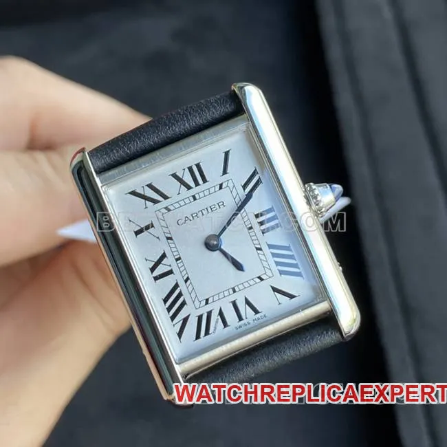 top-tier watch DR factory tank Cartierwhite dial medium quartz black braceletfront live photo