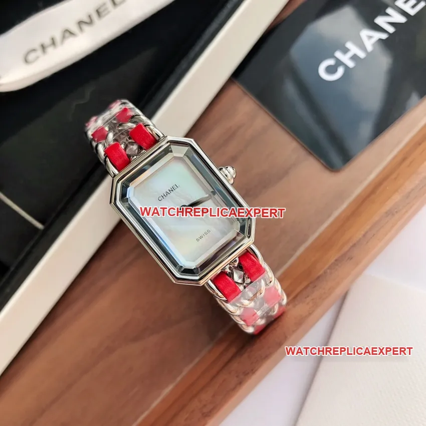 Chaneltop-tier white mother-of-pearl dial red leather chain braceletfront live photo