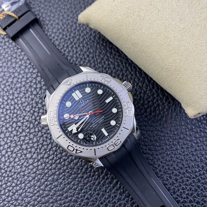 Omegareplica watch Seamaster yacht 300-meter series tribute to the blue diving watch back cover picture