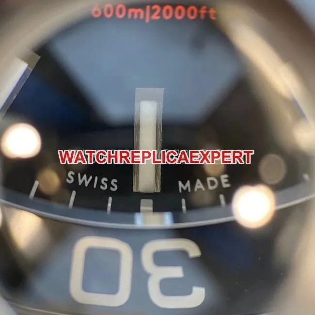 top-tier watch christopher ward black dial rubber braceletfront live photo