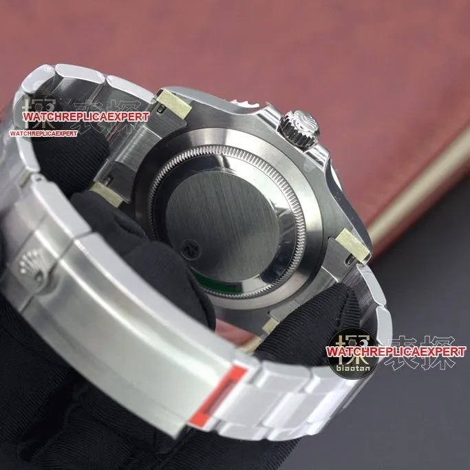Rolexreplica watch Black Submariner watch front view