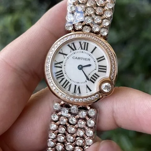 top-tier replicasuper watch Cartier women's white dialquartz blue balloon series steel bracelet watch back cover picture