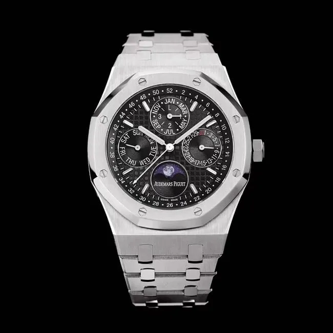 Audemars Piguettop-tier watch automatic movement men's black dialsteel braceletRoyal Oak series watch front view
