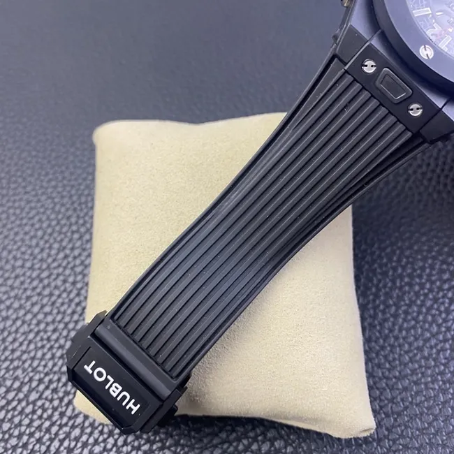 top-tier watch Hublot men's white dialrubber strap big bang series watch front view