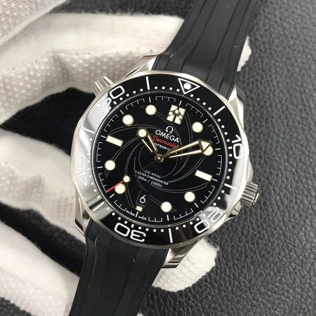 OR factory top-tier replicaOmegaSeamaster300automatic movement men's black dialrubber strap watch front view
