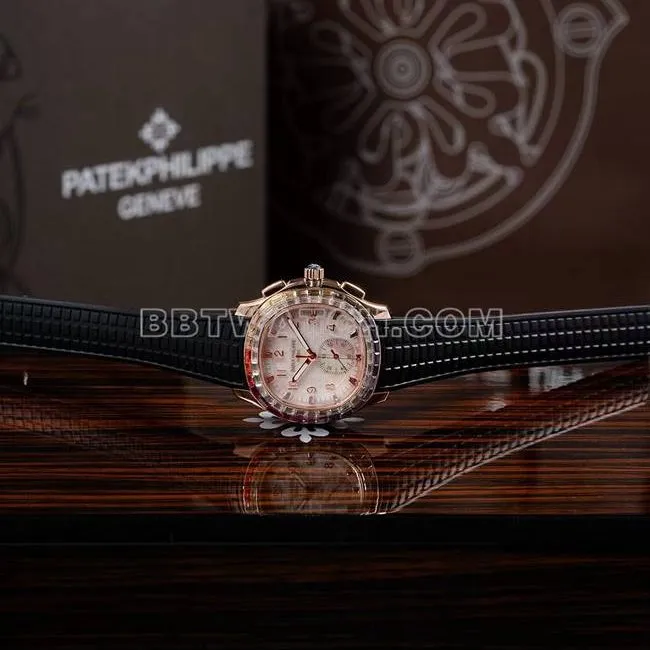 watch PPM factory Patek PhilippeAquanaut mechanical black rubber braceletfront live photo