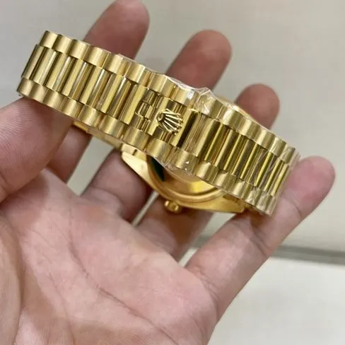 top-tier watch Rolex men's green dial gold belt Datejust South African real diamond mechanical watch front view