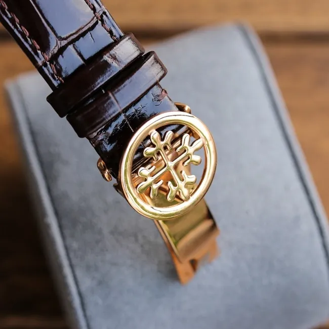 top-tier replicaPatek Philippesuper watch men's white dial brown belt new 42mm mechanical leather strap pure hand carved watch front view
