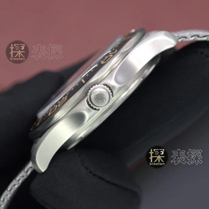 Omega1:1replica watch.vsSeamasterreplica watch,side view