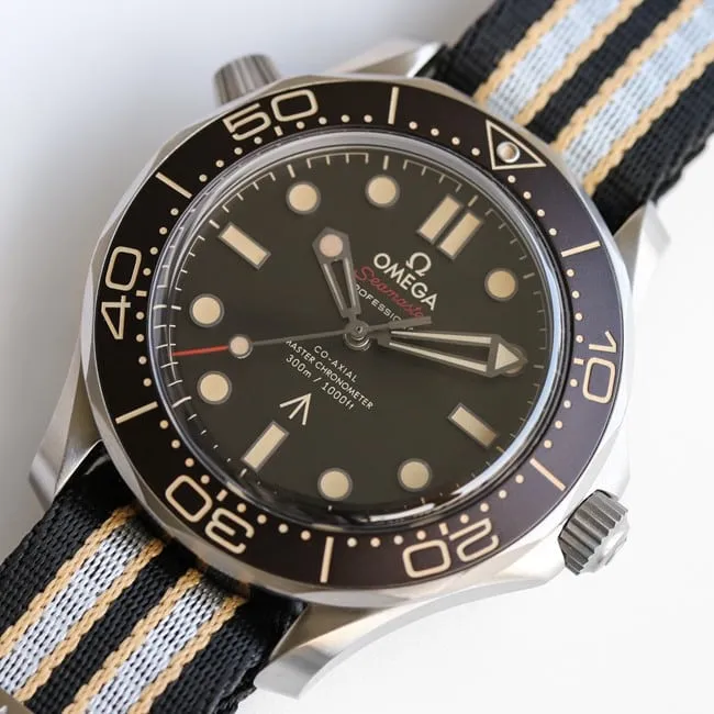 007 movie "No Time to Die" theme strap top watch - "Seamaster Diver 300M 007 Edition" detail shots