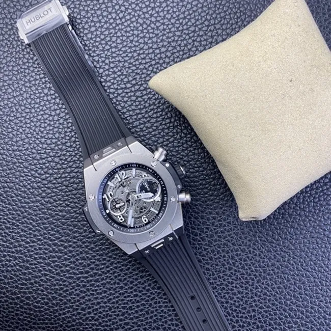 Hublottop-tier watch big bang series men's black dialrubber strap full automatic movement front view