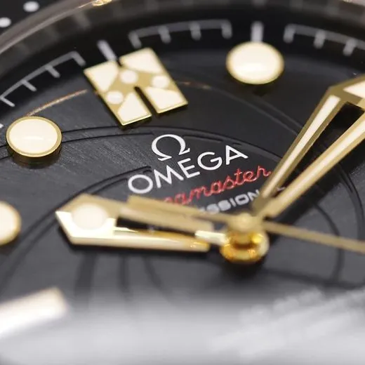 OR factory top-tier watch Omegablack dialrubber strapSeamaster series 42mm watch front view