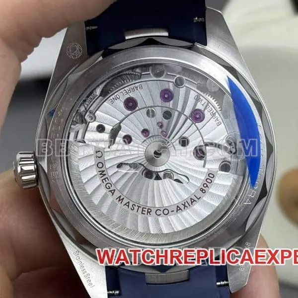 VSOmegaSeamaster1:1top-tier replicablue dial150m rubber model220.12.41caseback live photo