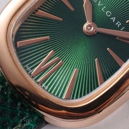 BV factory Bvlgaritop-tier watch ladies green dial green strap quartzSerpenti series leather strap watch front view