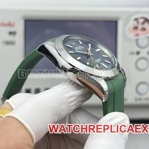 collectible watch magnetic type VS FactoryRolexgreen dial green rubber model front live photo