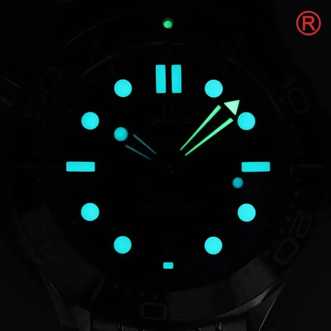 Omegatop-tier men's white dialsteel braceletSeamaster 300m series mechanical watch front view