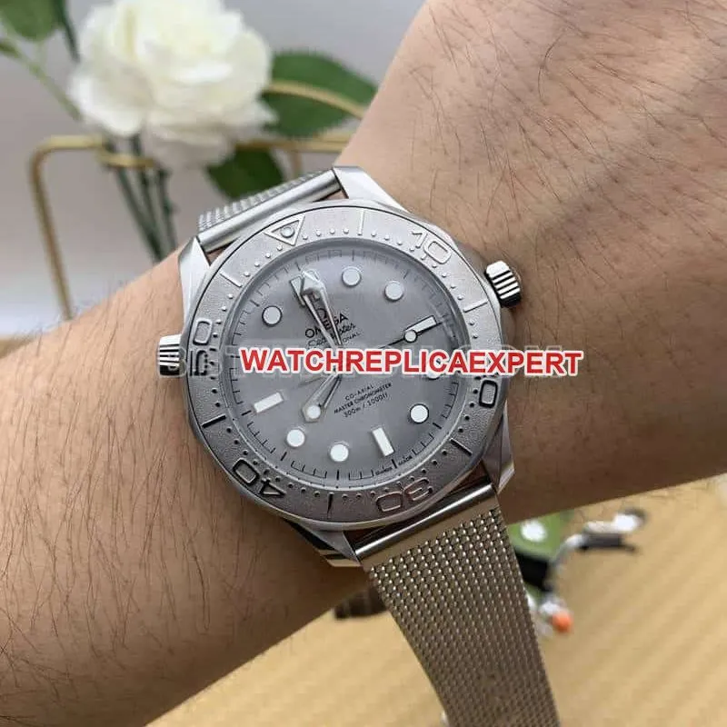 VSOmegaSeamastertop-tier replicasilver dial300m steel bracelet model 210.30.42braceletlive photos