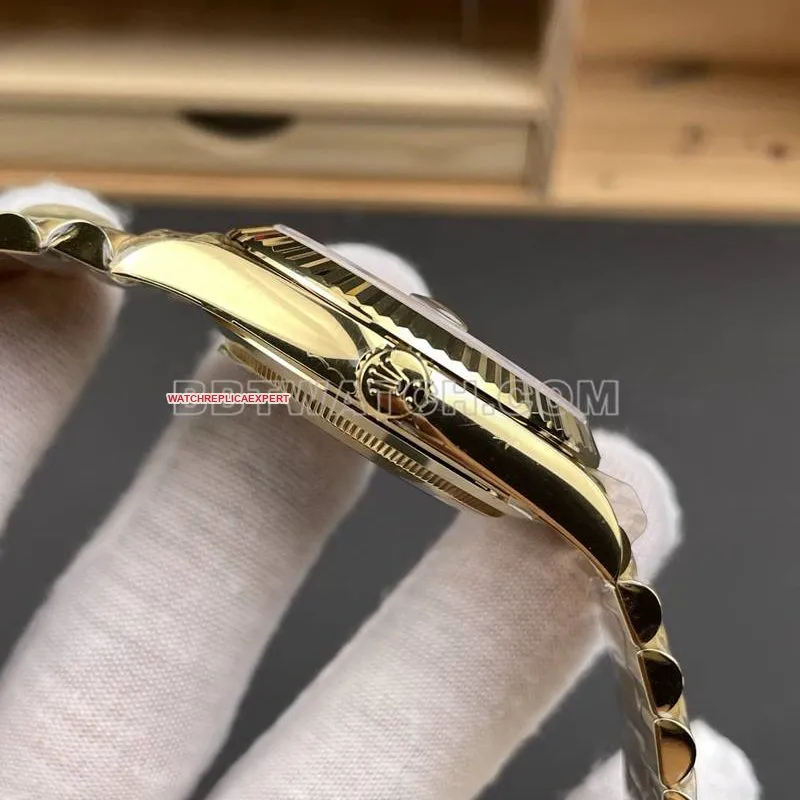 Rolex collectible watch RC factory Day-Date40mmblack dial3255yellow goldsteel bracelet front live photo
