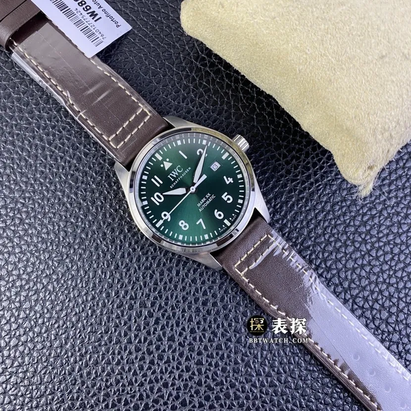 AOF factory IWC pilot watch IW328205top-tier 1:1super watch men's green dialleather strap model pictures and prices side live photo