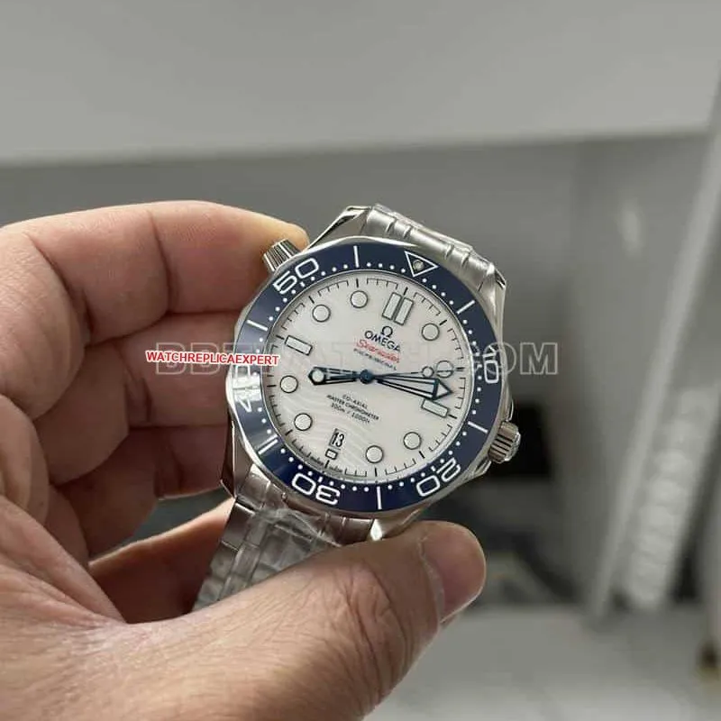 VSOmegaSeamaster1:1super clonewhite dial522.30.42front live photo