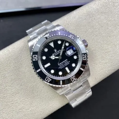 VS Factorytop-tier replicaRolexBlack Submariner 41mm new shell type genuine open mold men's mechanical watch front view
