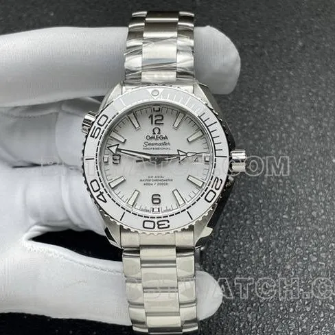 collectible watch VS FactorySeamasterwhite dial8800 mechanical 39.5mmfront live photo