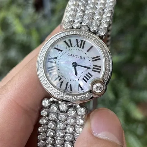 top-tier replicasuper watch Cartier women's white dialsteel bracelet blue balloon series quartz watch front view
