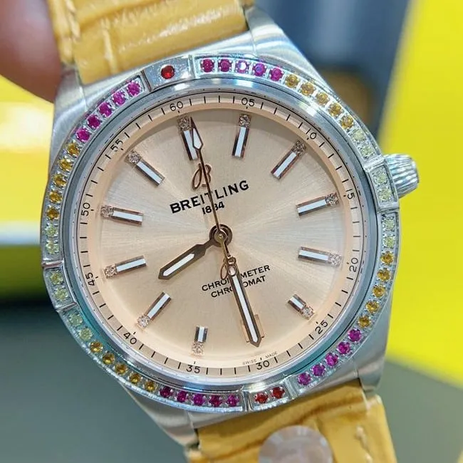 top-tier replicaBreitling women's watch gold plate yellow belt South China Sea capsule series fully automatic movementleather strap front view
