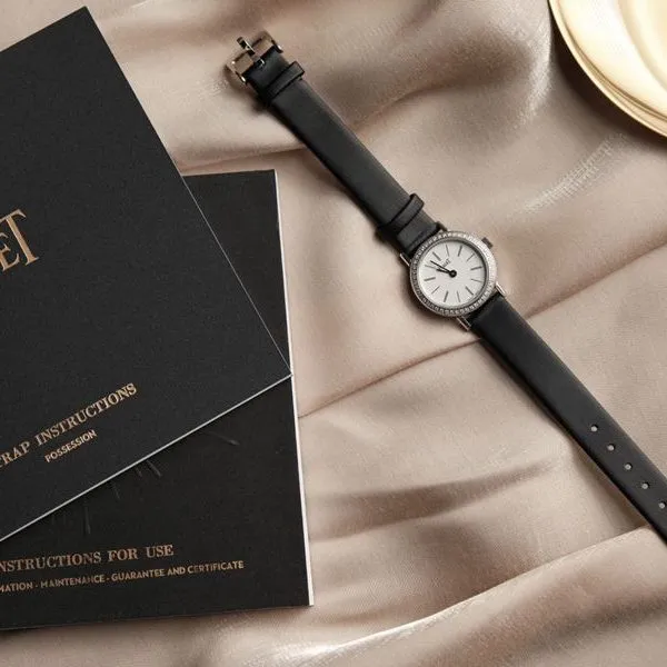 Piaget top-tiersuper watch ALTIPLANO series diamondquartz casual white dial ladies watch front view
