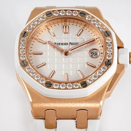 Audemars Piguettop-tier watch Royal Oak offshore series 37mm women's white dialrubber strapquartz watch front view