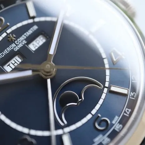 top-tier replicaVacheron Constantin watch Wu Luzhi type—FIFTYSIX full date display series full automatic movement men’s blue dial blue belt front view