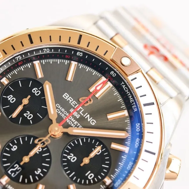 top-tier replicaBreitlingsuper bullet chain 42mm black dialAsia-7750mechanical movementsteel bracelet rose gold front view