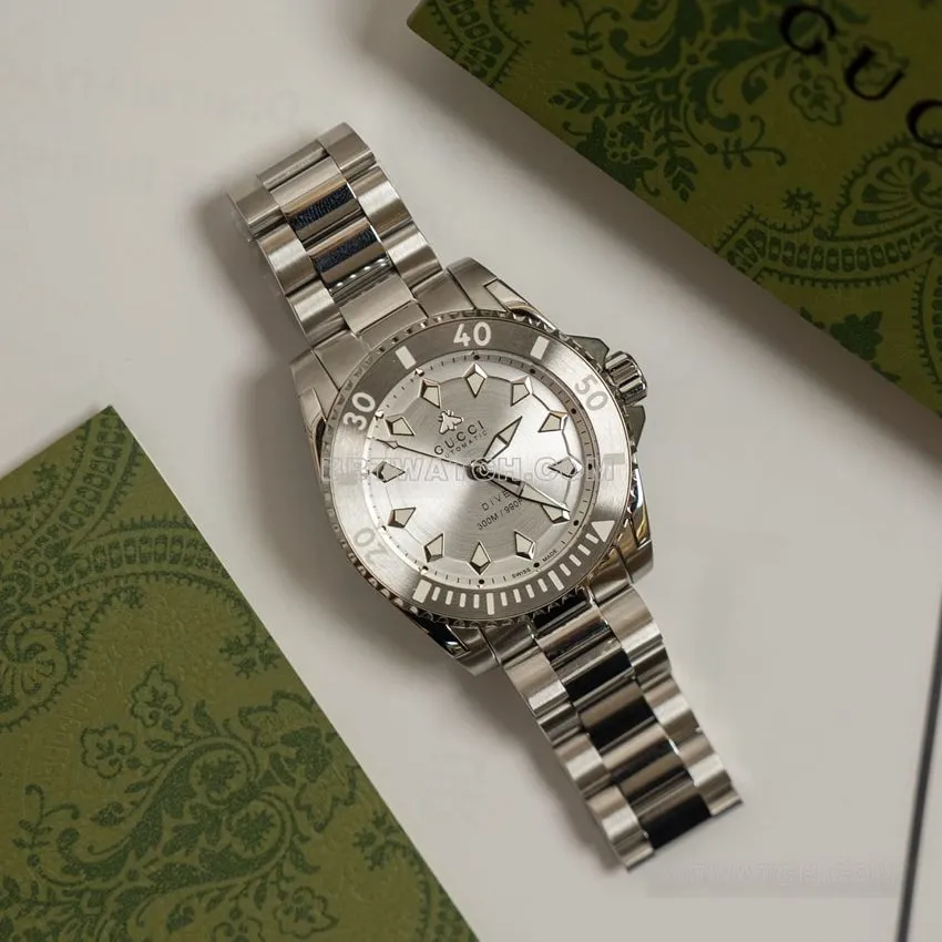 Gucci top-tier replica2024 new silver white dialsteel bracelet model YA136354front live photo